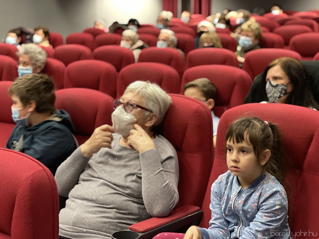 Fellobbant a szeretet lángja 16